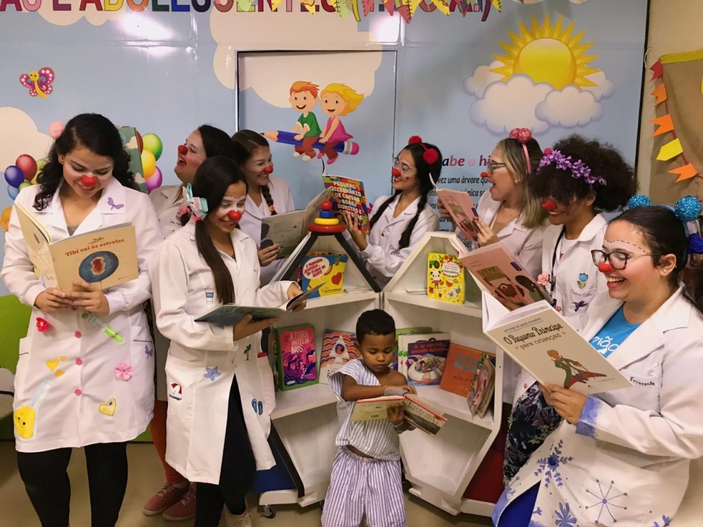 Sorriso de Plantão entrega mais um Foguete de Leitura